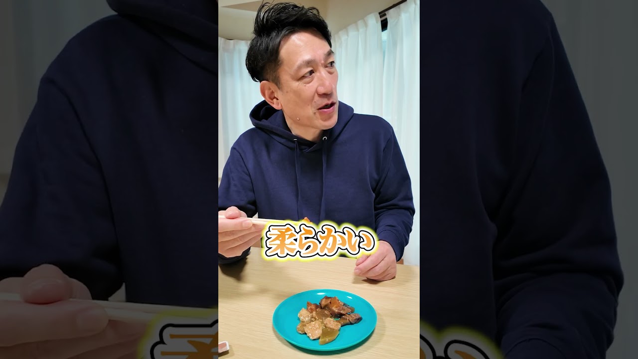 煮込みハンバーグを試食してもらった